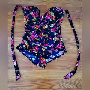 Floral retro sweetheart bathing suit